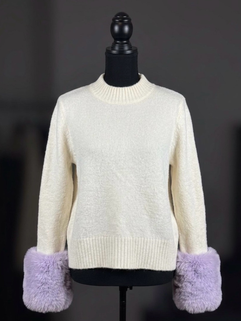 Saks Fifth Avenue Cream Ribbed Knit Crewneck Sweater Faux Fur Cuffs Lilac
Small